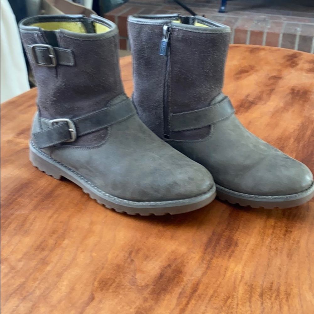 Ugg Girls Suede Boots Sz 4